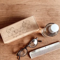 Best HappyBulle Boîte à lunettes personnalisée bois gravé - édition spéciale "Famille"