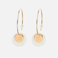 Outlet HappyBulle Boucles d'oreilles créoles personnalisées médailles gravées plaqué or initiale 10 mm et breloque nacre 15 mm Plaqué or 18k