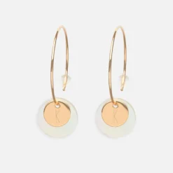 Outlet HappyBulle Boucles d'oreilles créoles personnalisées médailles gravées plaqué or initiale 10 mm et breloque nacre 15 mm Plaqué or 18k