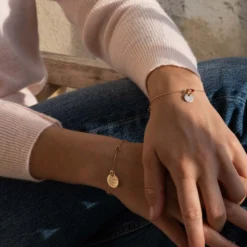 HappyBulle Bracelet chaîne coeurs ajourés personnalisé médaille gravée plaqué or 15 mm Plaqué or 18k