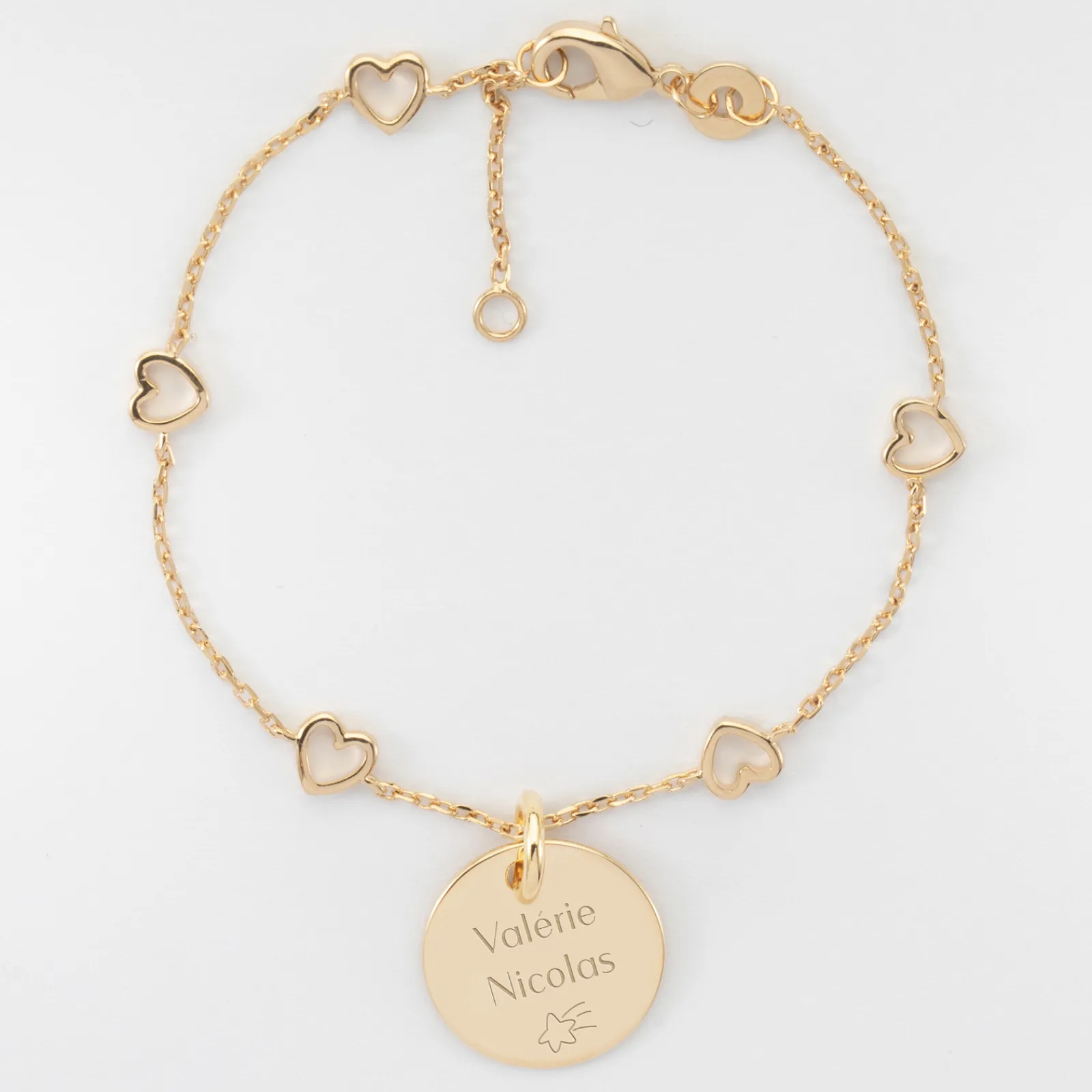 HappyBulle Bracelet chaîne coeurs ajourés personnalisé médaille gravée plaqué or 15 mm Plaqué or 18k
