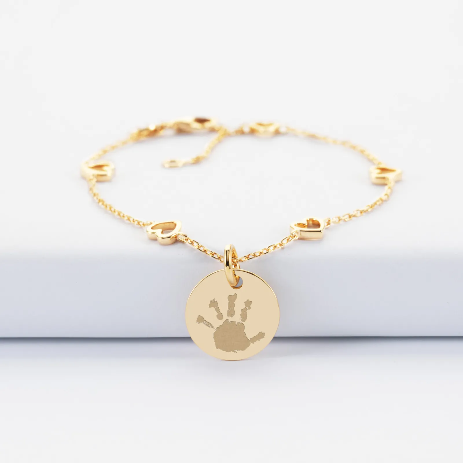 HappyBulle Bracelet chaîne coeurs ajourés personnalisé médaille gravée plaqué or 15 mm Plaqué or 18k