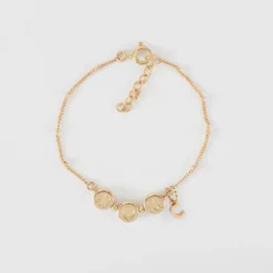 HappyBulle Bracelet chaîne Maman pastilles estampillées "Mom" plaqué or et breloque lettre initiale 5 mm Plaqué or 18k
