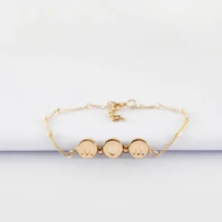 HappyBulle Bracelet chaîne Maman pastilles estampillées "Mom" plaqué or Plaqué or 18k