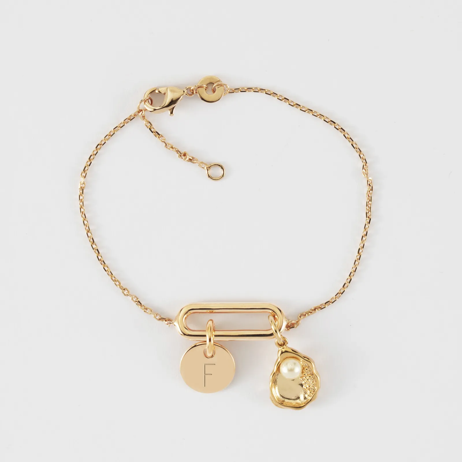 Outlet HappyBulle Bracelet chaîne ovale ouvert personnalisé médaille gravée plaqué or 15 mm et breloque coquillage perle blanche