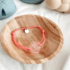 HappyBulle Bracelet d'identification enfant médaille gravée acrylique fluo 2 trous 17 mm Rose