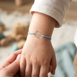 HappyBulle Bracelet d'identification enfant médaille gravée acrylique nuage 2 trous 20x14 mm