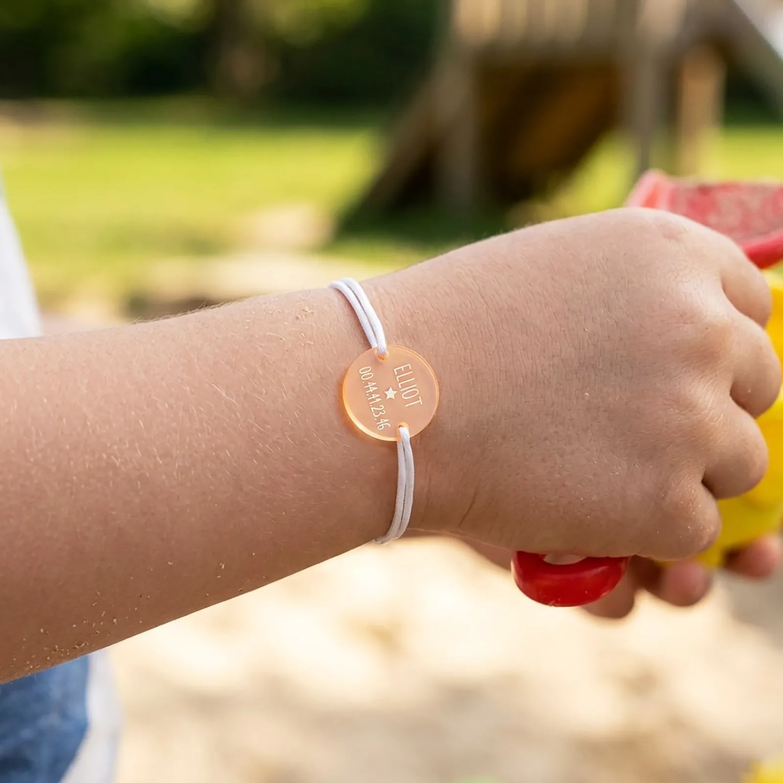 Outlet HappyBulle Bracelet d'identification enfant médaille gravée acrylique fluo 2 trous 17 mm Orange