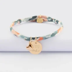 HappyBulle Bracelet enfant Liberty personnalisé médaille gravée plaqué or 15 mm et breloque petit coeur bombé 7 mm - x Atelier Wagram Plaqué or 18k