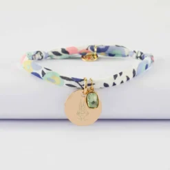 HappyBulle Bracelet enfant Liberty personnalisé médaille gravée plaqué or 15 mm et breloque rectangle zircon plaqué or 9 mm
