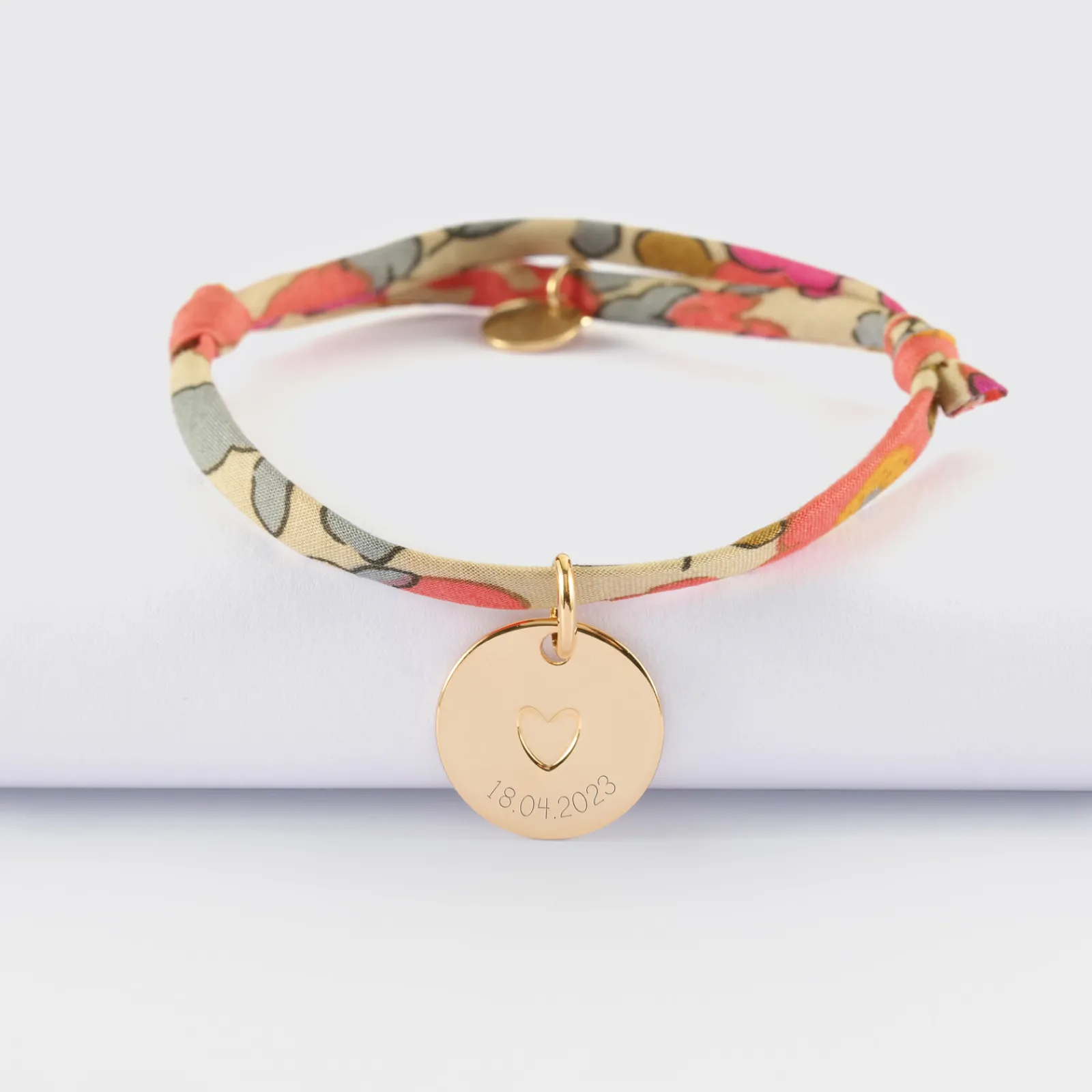 Online HappyBulle Bracelet enfant Liberty personnalisé médaille gravée plaqué or coeur estampillé 15 mm - x Atelier Wagram Plaqué or 18k