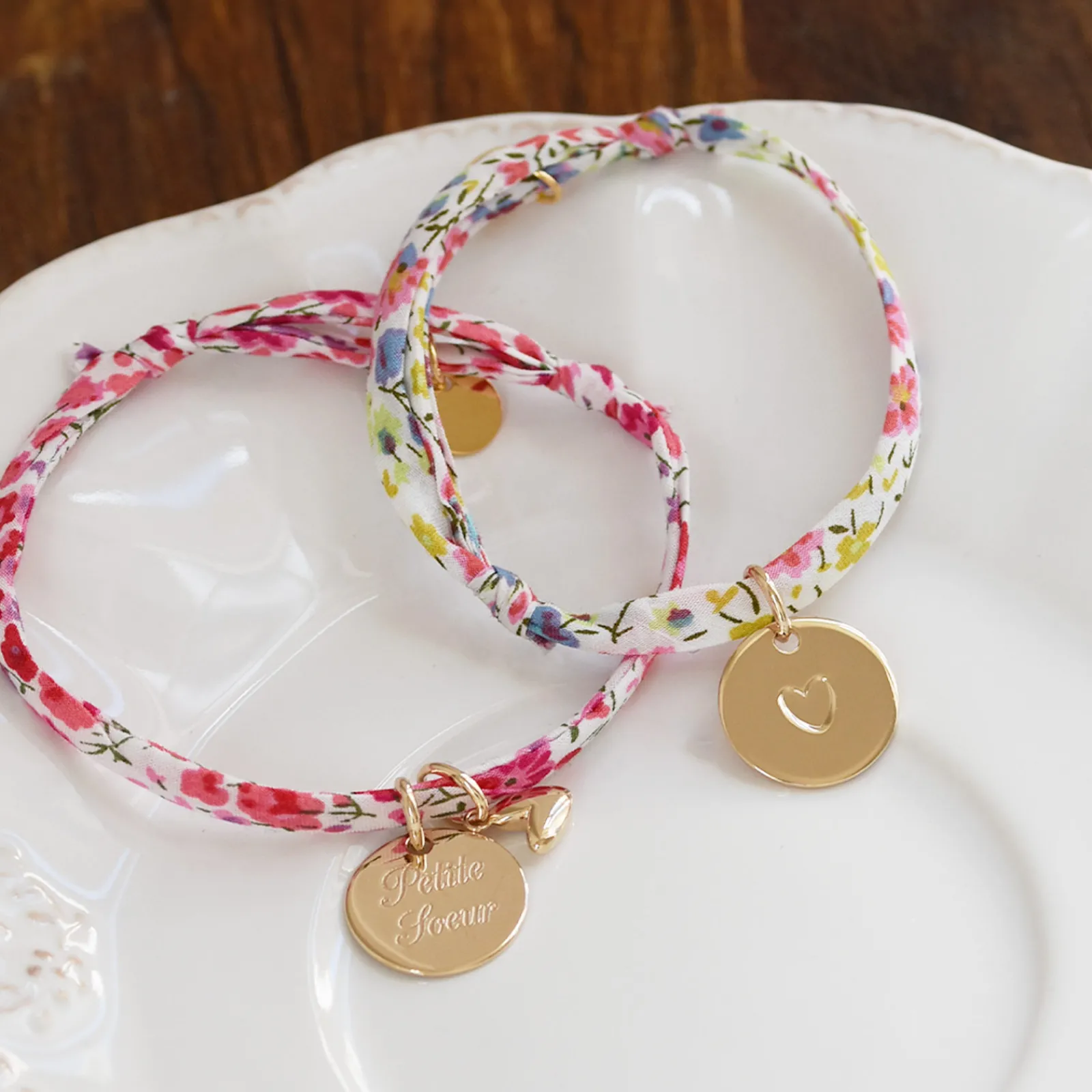 Online HappyBulle Bracelet enfant Liberty personnalisé médaille gravée plaqué or coeur estampillé 15 mm - x Atelier Wagram Plaqué or 18k
