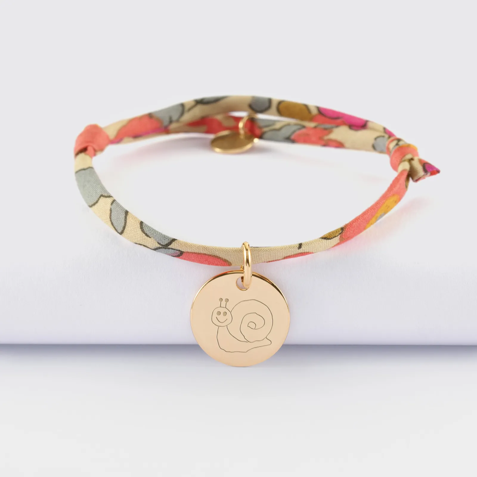 Online HappyBulle Bracelet enfant Liberty personnalisé médaille gravée plaqué or coeur estampillé 15 mm - x Atelier Wagram Plaqué or 18k