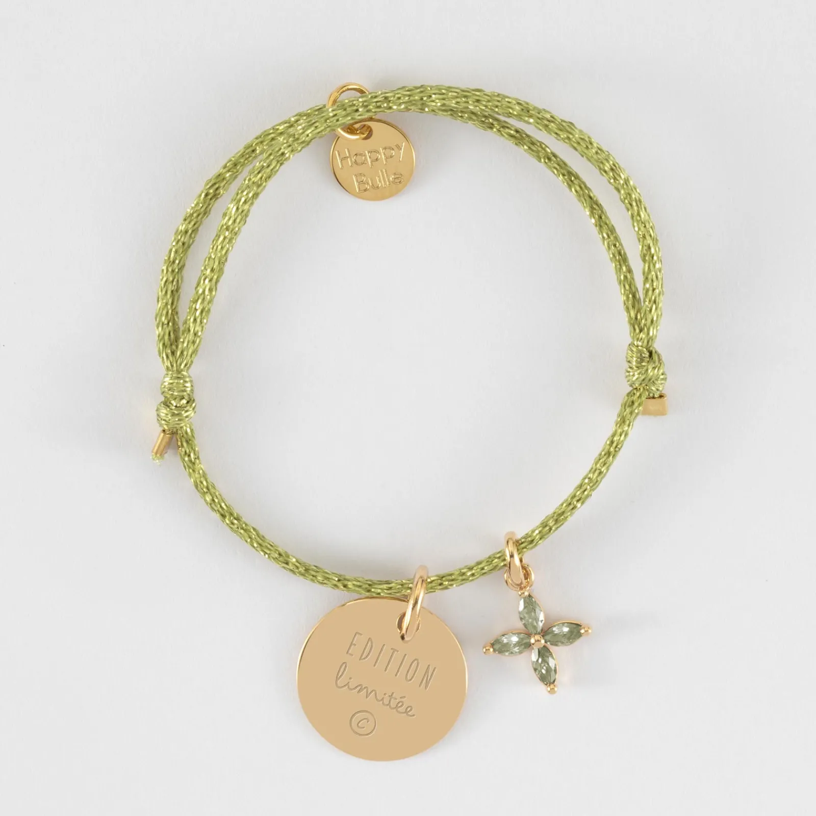 HappyBulle Bracelet enfant personnalisé cordon pailleté médaille gravée plaqué or 15 mm et breloque fleur pétales zircons 10 mm