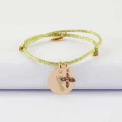 HappyBulle Bracelet enfant personnalisé cordon pailleté médaille gravée plaqué or 15 mm et breloque fleur pétales zircons 10 mm