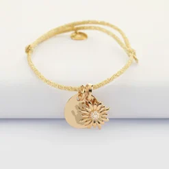 Online HappyBulle Bracelet enfant personnalisé cordon pailleté médaille gravée plaqué or 15 mm et breloque scintillante 13 mm Marguerite
