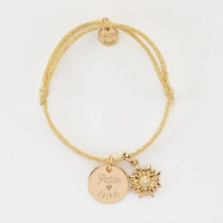 Online HappyBulle Bracelet enfant personnalisé cordon pailleté médaille gravée plaqué or 15 mm et breloque scintillante 13 mm Marguerite