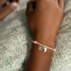 New HappyBulle Bracelet enfant personnalisé médaille gravée plaqué or 10 mm et breloque coeur email 10 mm Plaqué or 18k