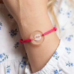 Online HappyBulle Bracelet enfant personnalisé "bisou" médaille gravée acrylique ronde 2 trous 17 mm Transparent