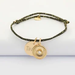 HappyBulle Bracelet enfant personnalisé cordon pailleté médaille gravée plaqué or 15 mm et breloque scintillant 14 mm Tournesol