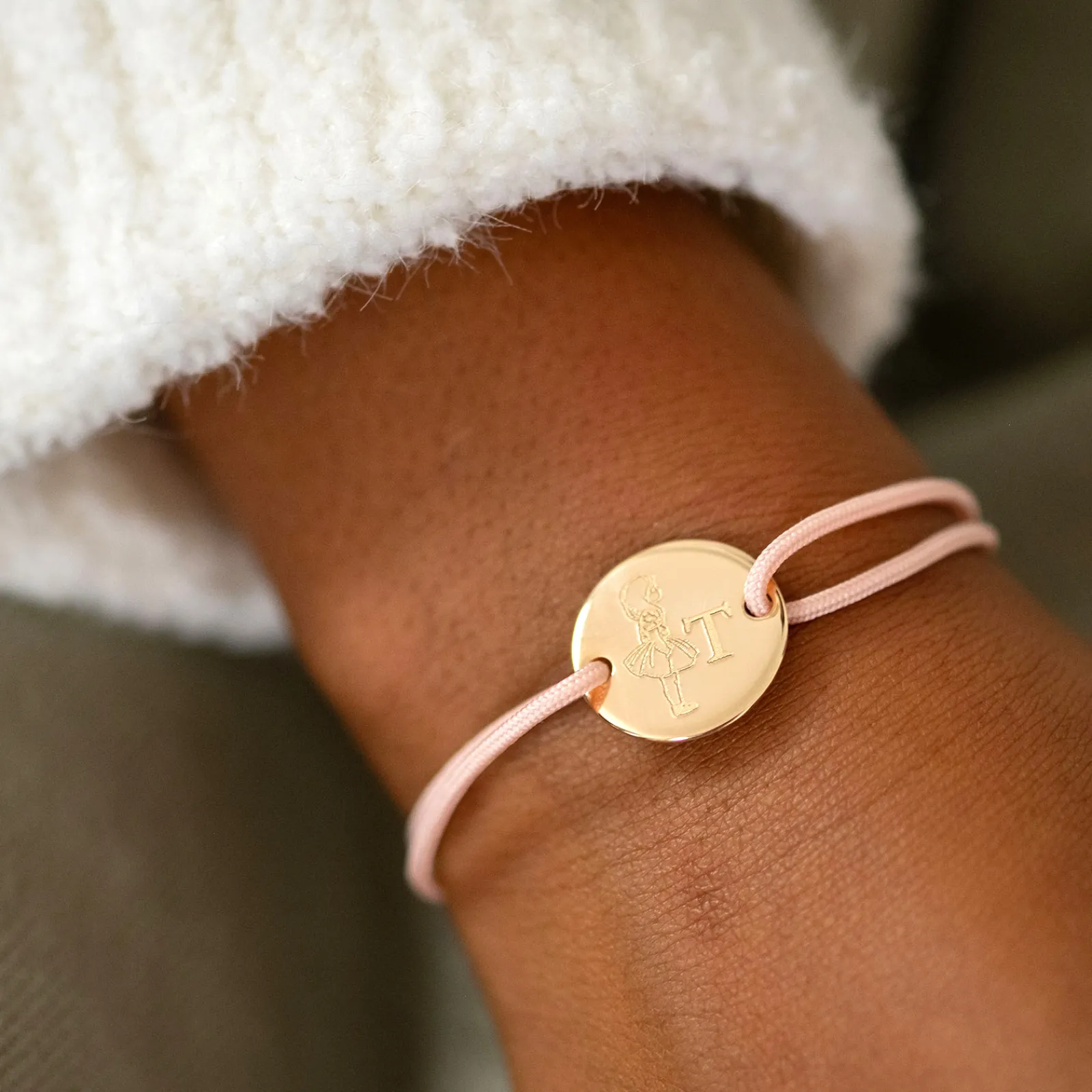 Hot HappyBulle Bracelet enfant personnalisé illustration médaille gravée plaqué or 2 trous 15 mm - x Marie Savart Plaqué or 18k