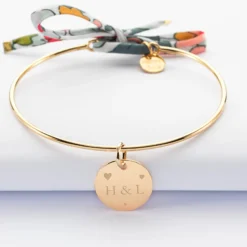 Outlet HappyBulle Bracelet Famille des mariés personnalisé jonc plaqué or et cordon Liberty médaille gravée 15 mm Plaqué or 18k