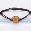 Discount HappyBulle Bracelet homme médaille gravée bois ronde 21 mm - Edition spéciale "Dad of one"