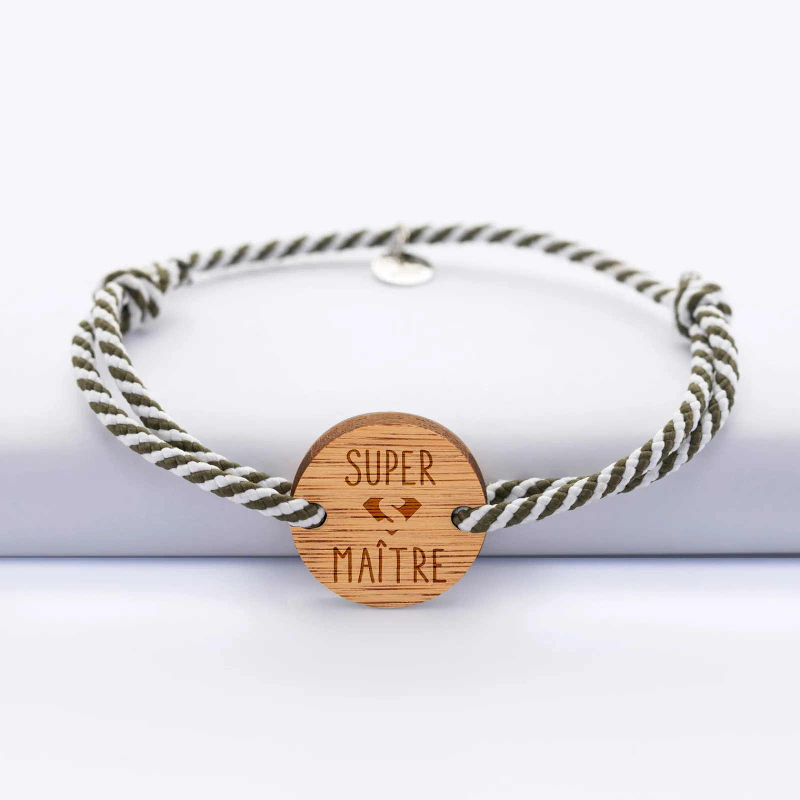 HappyBulle Bracelet homme personnalisé cordon marin tressé médaille gravée bois ronde 2 trous 21 mm - Edition spéciale "Super Maître"