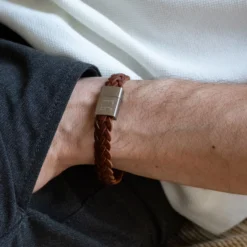 HappyBulle Bracelet homme personnalisé cuir tressé fermoir gravé acier 15x15 mm
