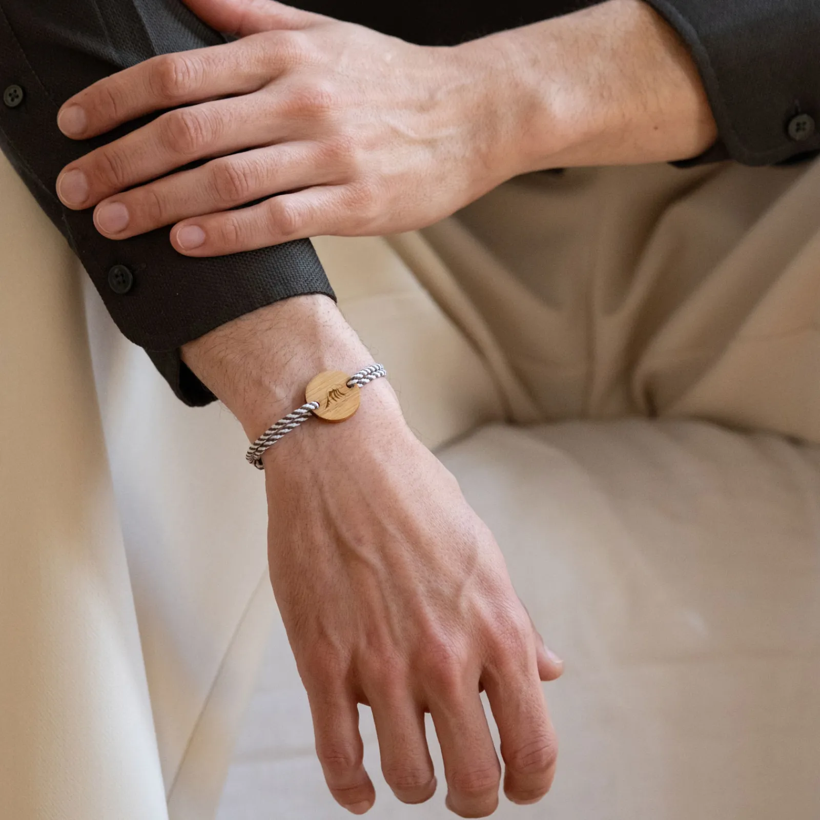 HappyBulle Bracelet homme personnalisé cordon marin tressé médaille gravée ronde 2 trous 21 mm - Edition spéciale Marin Bois