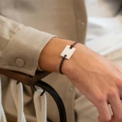 HappyBulle Bracelet homme personnalisé cordon doublé médaille gravée argent rectangle 23x16 mm - Nos petits imparfaits