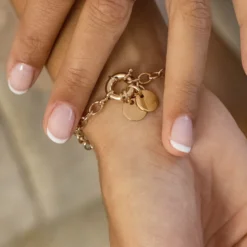 Sale HappyBulle Bracelet personnalisé chaine fermoir marin médaille gravée plaqué or 10 mm Plaqué or 18k