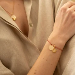 Hot HappyBulle Bracelet personnalisé cordon pailleté médaille gravée plaqué or 15 mm et breloque scintillant 13 mm Marguerite
