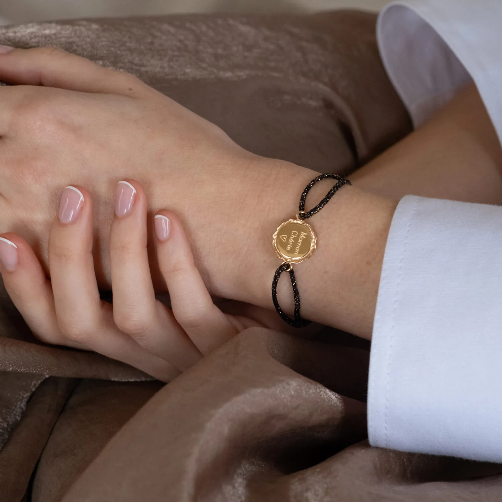 Best HappyBulle Bracelet personnalisé cordon pailleté médaille contour fleur gravée plaqué or 2 trous 15 mm