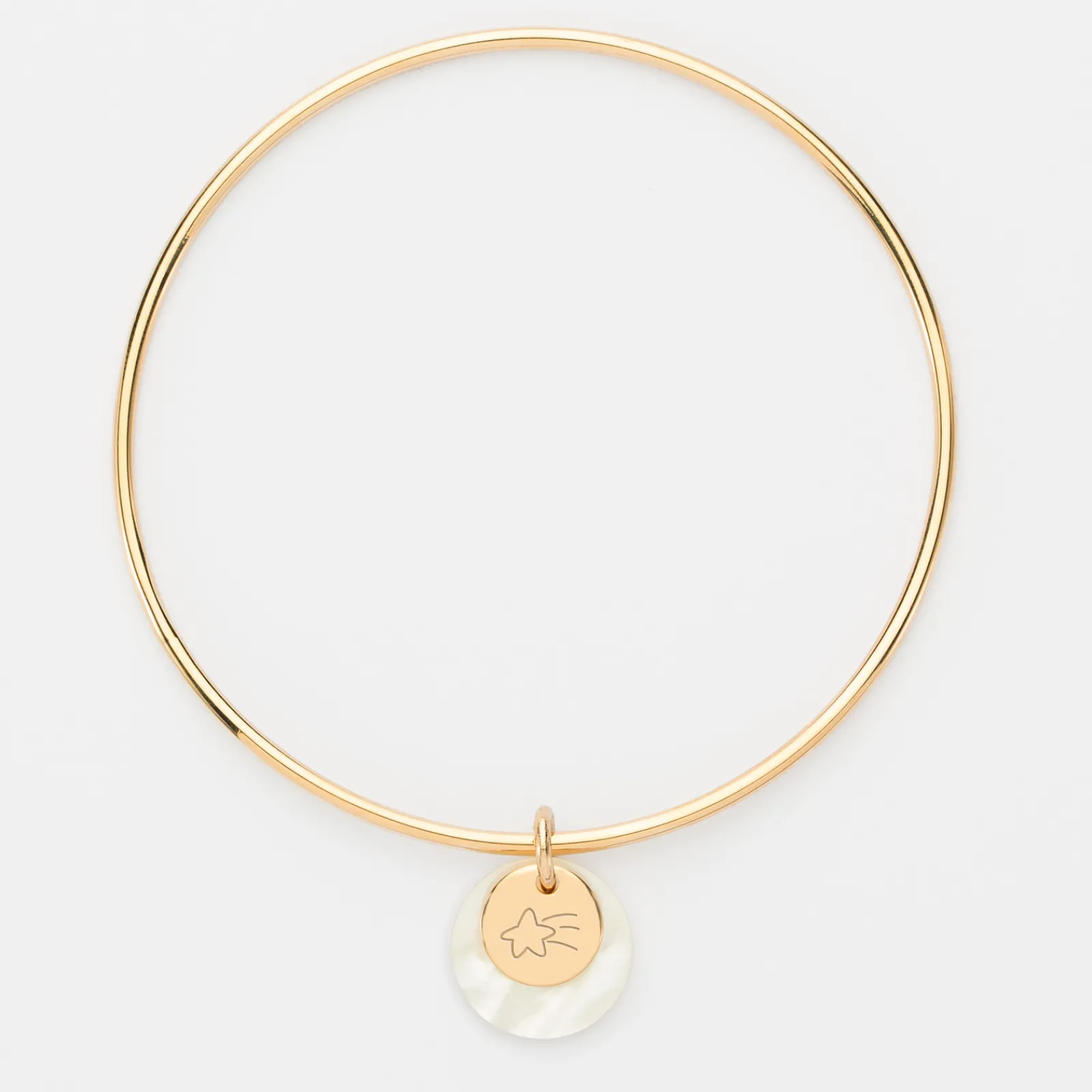 Online HappyBulle Bracelet personnalisé jonc plaqué or médaille gravée 10 mm et breloque nacre 15 mm Plaqué or 18k