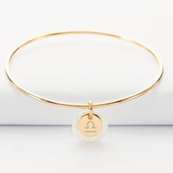 Online HappyBulle Bracelet personnalisé jonc plaqué or médaille gravée 10 mm et breloque nacre 15 mm Plaqué or 18k