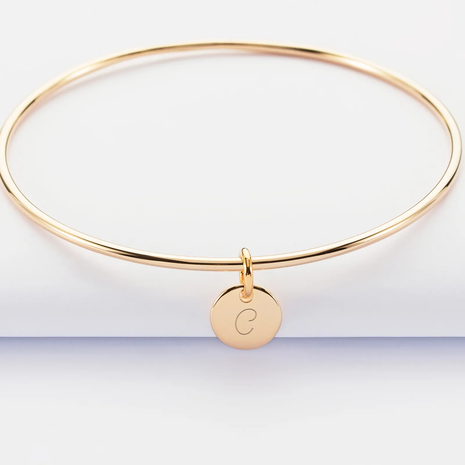 Discount HappyBulle Bracelet personnalisé jonc plaqué or médaille gravée initiale 10 mm Plaqué or 18k