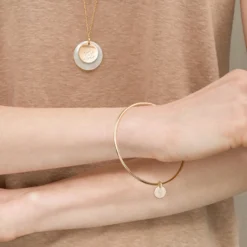 Discount HappyBulle Bracelet personnalisé jonc plaqué or médaille gravée initiale 10 mm Plaqué or 18k