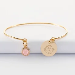 Hot HappyBulle Bracelet personnalisé jonc plaqué or ouvert médaille gravée 15 mm et breloque pierre naturelle 8 mm Plaqué or 18k