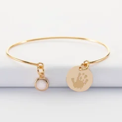Hot HappyBulle Bracelet personnalisé jonc plaqué or ouvert médaille gravée 15 mm et breloque pierre naturelle 8 mm Plaqué or 18k