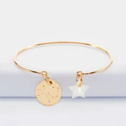 New HappyBulle Bracelet personnalisé jonc plaqué or ouvert médaille gravée 15 mm et breloque nacre 10 mm Plaqué or 18k