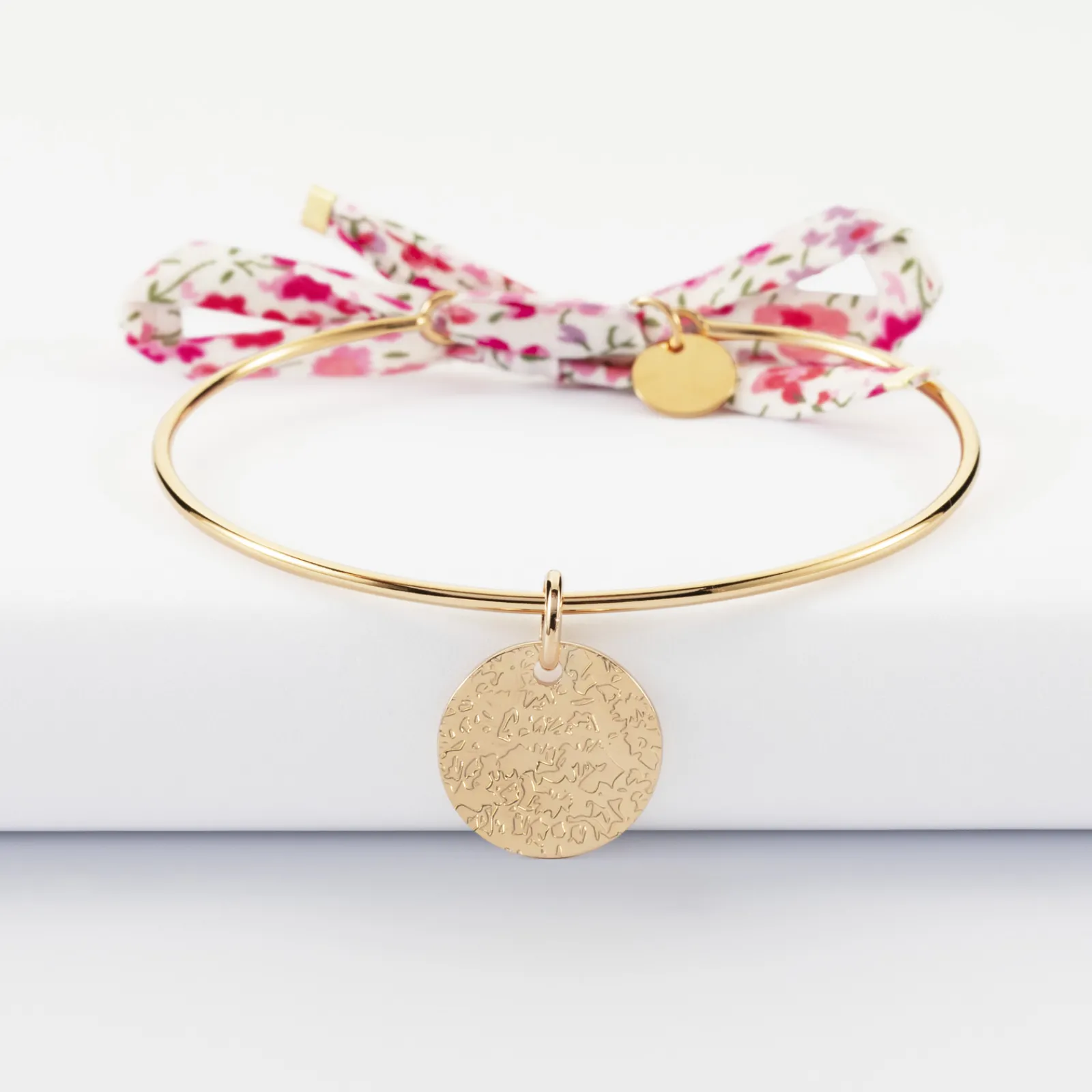 Online HappyBulle Bracelet personnalisé jonc plaqué or et cordon Liberty médaille martelée gravée 15 mm Plaqué or 18k