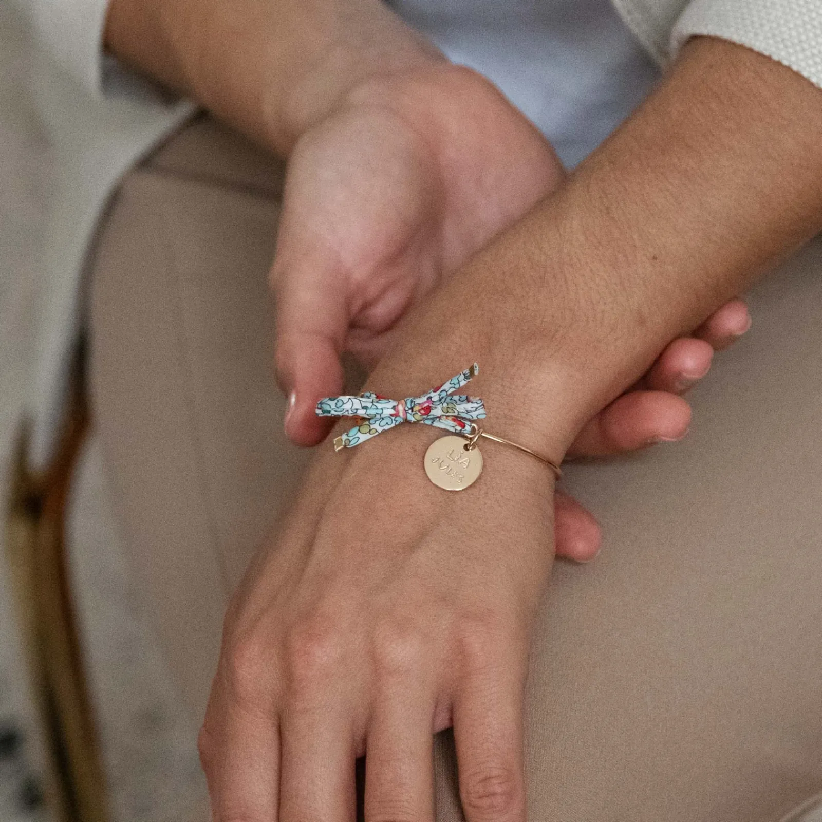 Clearance HappyBulle Bracelet personnalisé jonc plaqué or et cordon Liberty médaille gravée 15 mm Plaqué or 18k