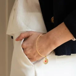 HappyBulle Bracelet personnalisé jonc plaqué or médaille gravée coeur émail rouge 19 mm - x Atelier Wagram