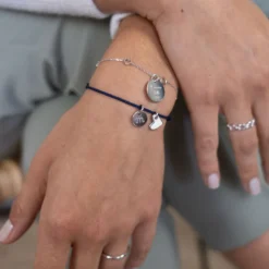 Discount HappyBulle Bracelet personnalisé médaille gravée argent 10 mm et breloque coeur email blanc 10 mm Argent rhodié 925