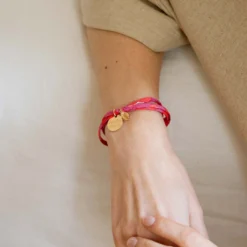 Clearance HappyBulle Bracelet 3 tours Liberty personnalisé médaille gravée plaqué or 15 mm et breloque coquillage cauri 10 mm Plaqué or 18k