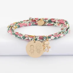 HappyBulle Bracelet 3 tours Liberty personnalisé médaille gravée plaqué or 19 mm et breloque petite fille zircon 12 mm Plaqué or 18k