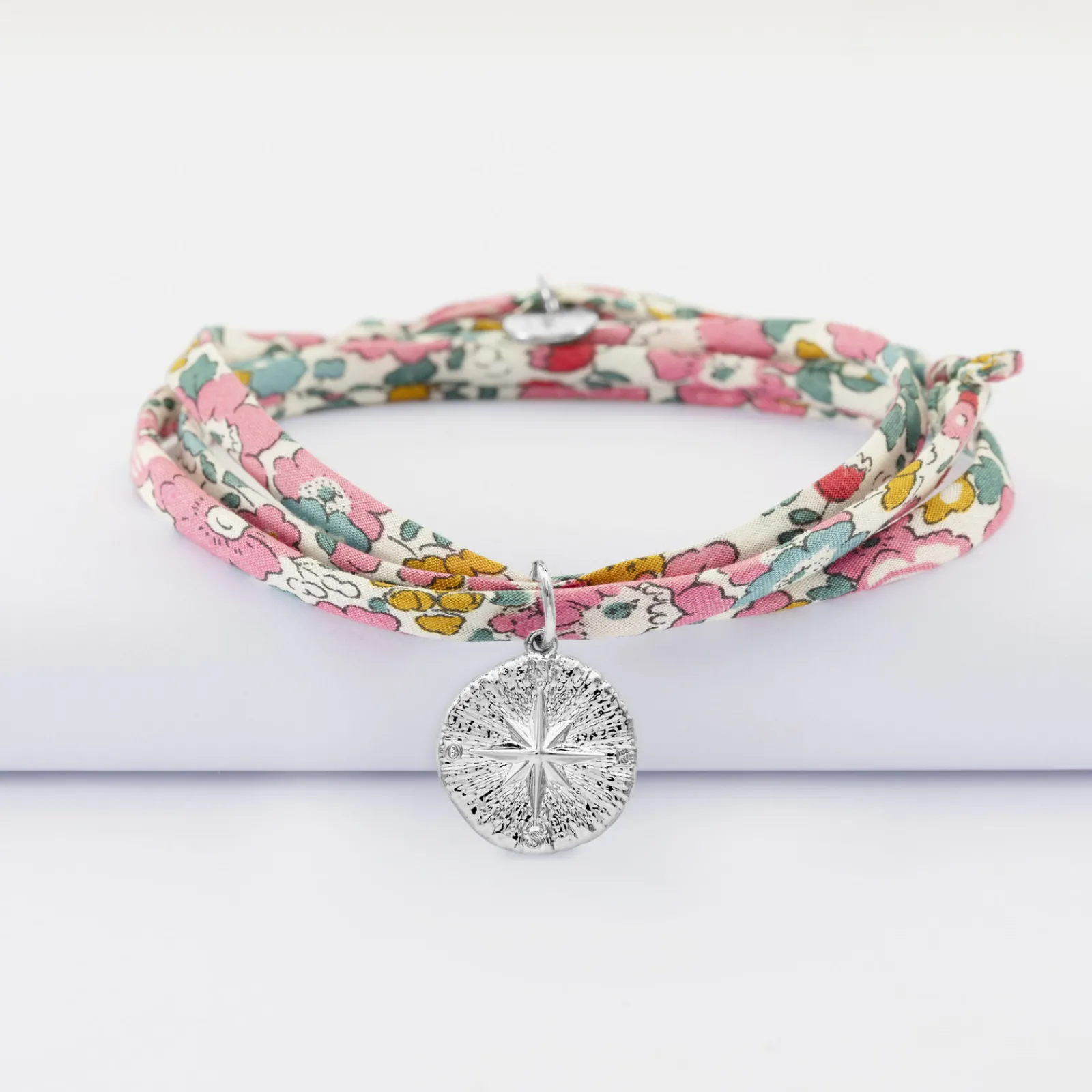 Online HappyBulle Bracelet 3 tours Liberty personnalisé médaille gravée argent rose des vents texturée 14 mm Argent rhodié 925