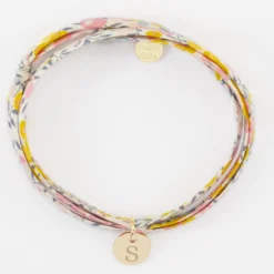 HappyBulle Bracelet 3 tours Liberty personnalisé initiale médaille gravée martelée plaqué or 10 mm Plaqué or 18k