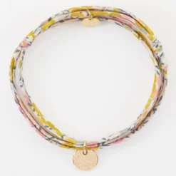 HappyBulle Bracelet 3 tours Liberty personnalisé initiale médaille gravée martelée plaqué or 10 mm Plaqué or 18k